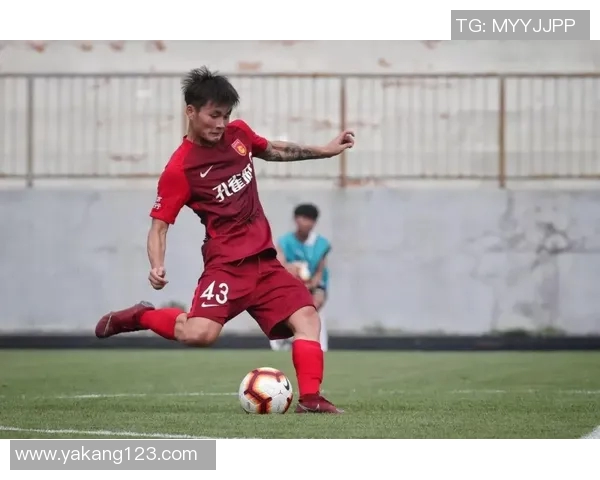 重庆篮球队在全国锦标赛积分榜上以93分稳居第一名展现强劲实力